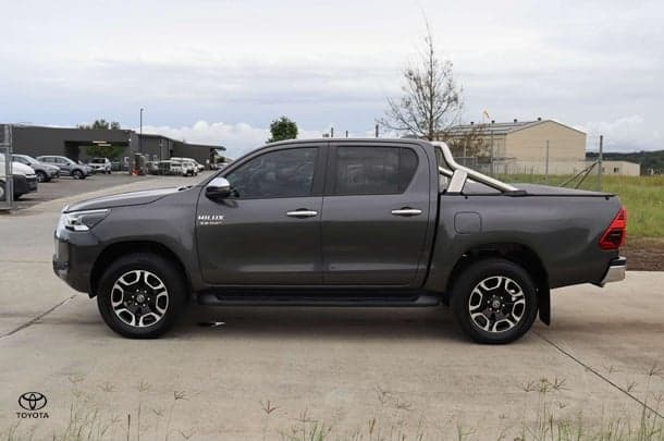 2022 Toyota Hilux 4x4 SR5 image 8