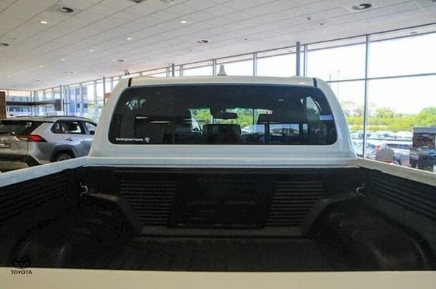 2023 Toyota Hilux GR-SPORT image 6