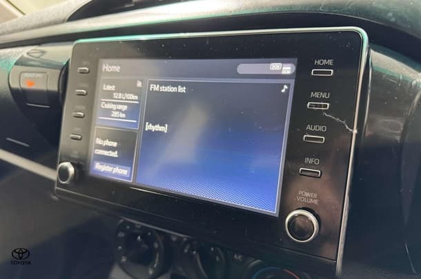 2022 Toyota Hilux SR image 17