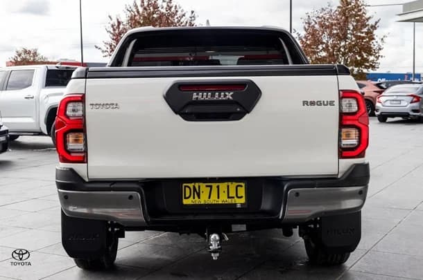 2023 Toyota HILUX Rogue image 5