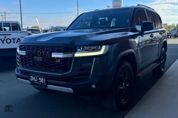 2021 Toyota Landcruiser GR-S image 4