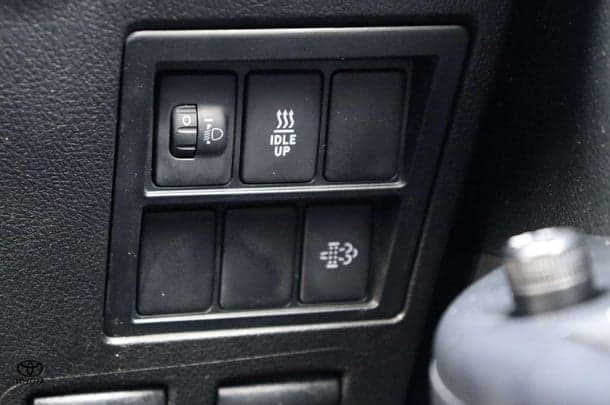 2023 Toyota Hilux 4x4 SR image 27