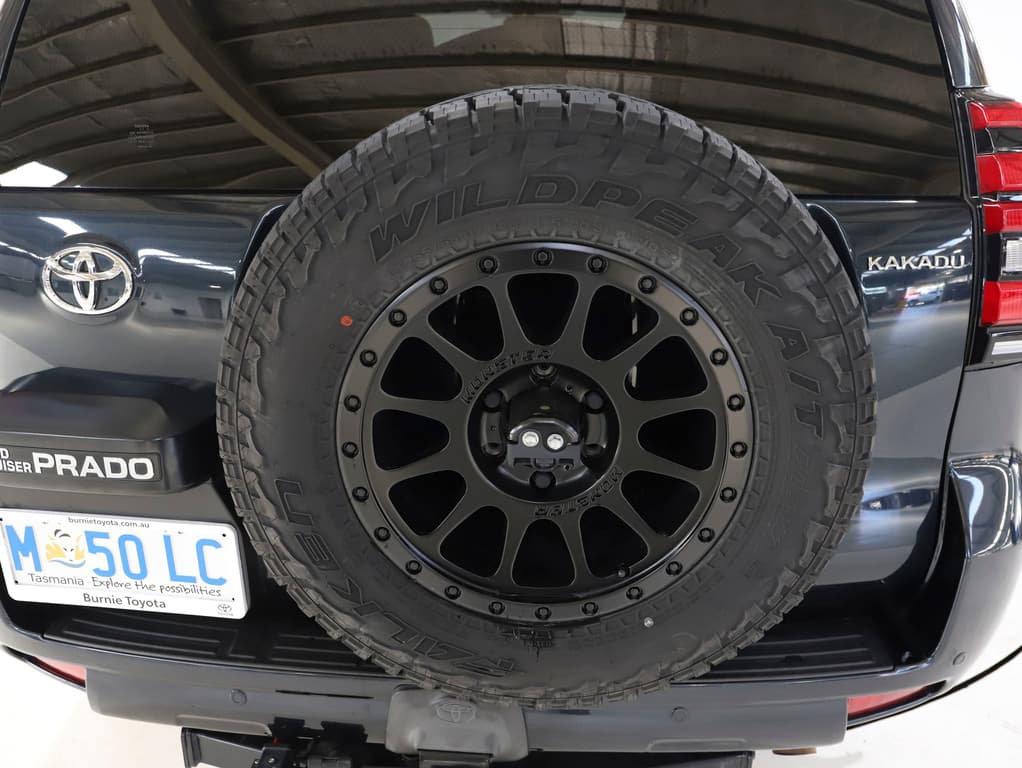 2017 Toyota Prado Kakadu image 9