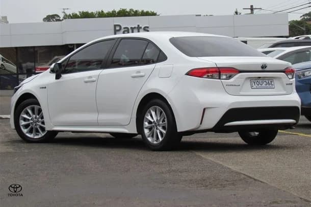2022 Toyota Corolla Sedan Hybrid Ascent Sport image 4