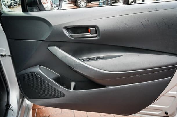 2020 Toyota Corolla Hatch Hybrid Ascent Sport image 11