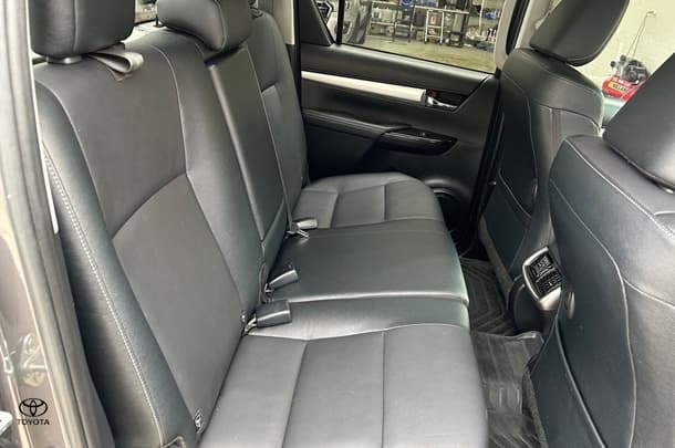 2022 Toyota Hilux 4x4 SR5 image 30