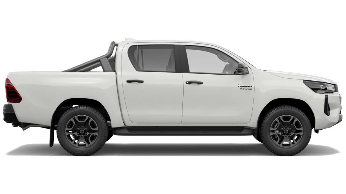 2024 Toyota Hilux 4x4 SR5 48V Double-Cab Pick-Up image 2