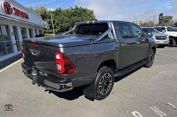 2022 Toyota Hilux SR5 image 7