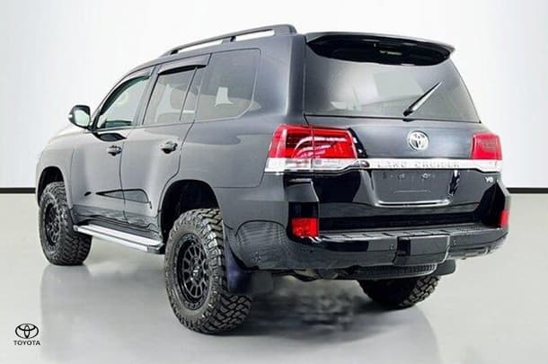 2021 Toyota LANDCRUISER GXL image 6