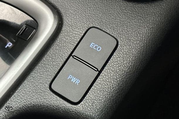 2022 Toyota Hilux SR5 image 26