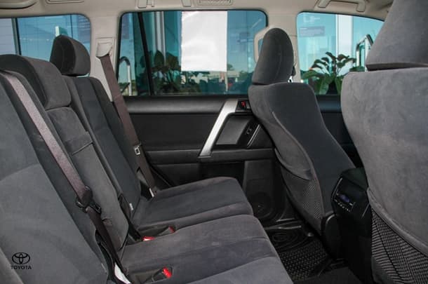 2023 Toyota Prado GXL image 11