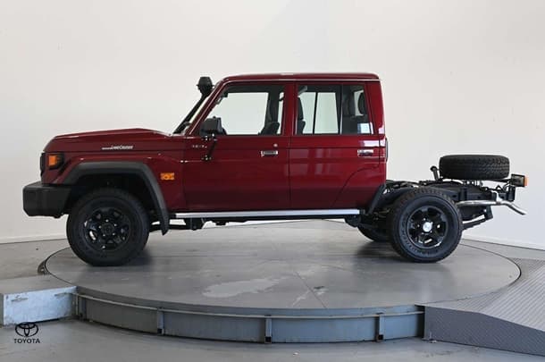 2025 Toyota LC Military GXL image 8