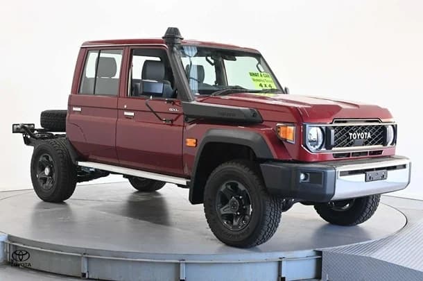 2025 Toyota LC Military GXL image 3