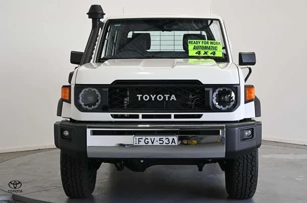 2025 Toyota LC Military GXL image 2