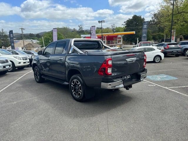 2022 Toyota Hilux SR5 image 5