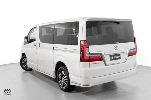 2022 Toyota Granvia Standard image 5