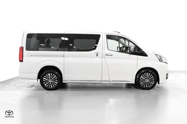 2022 Toyota Granvia Standard image 10