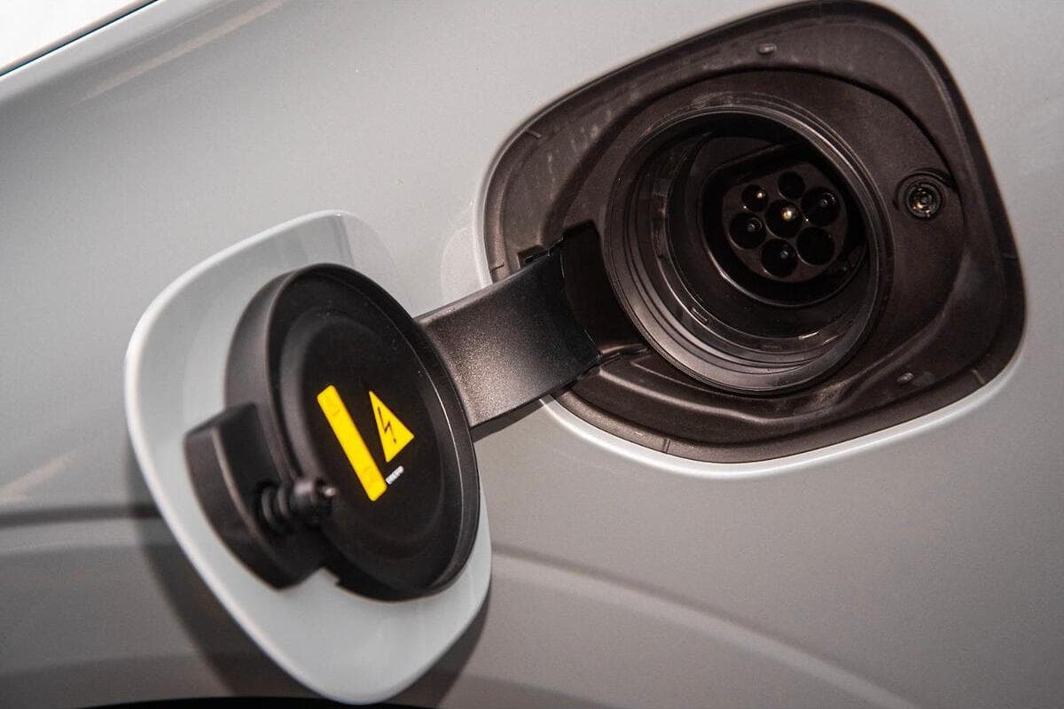 2025 Volvo XC60 Plus T8 Plug-In Hybrid Auto AWD MY25 image 11