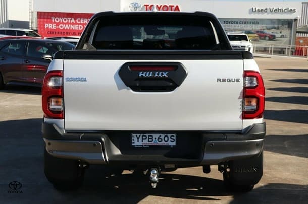 2024 Toyota Hilux 4x4 Rogue image 18