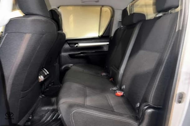 2019 Toyota Hilux SR5 image 5