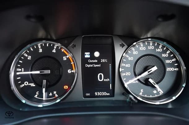 2021 Toyota Hilux 4x4 SR5 image 8