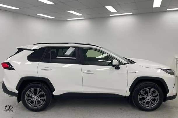 2023 Toyota RAV4 Hybrid GXL-2WD image 2