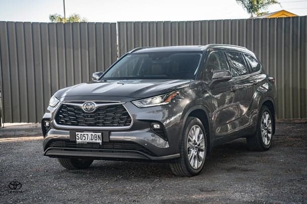 2024 Toyota KLUGER HYBRID AWD GRANDE image 36