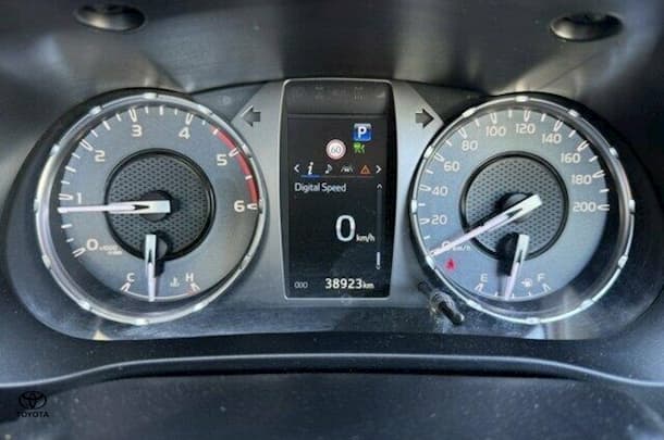2022 Toyota HILUX SR image 20