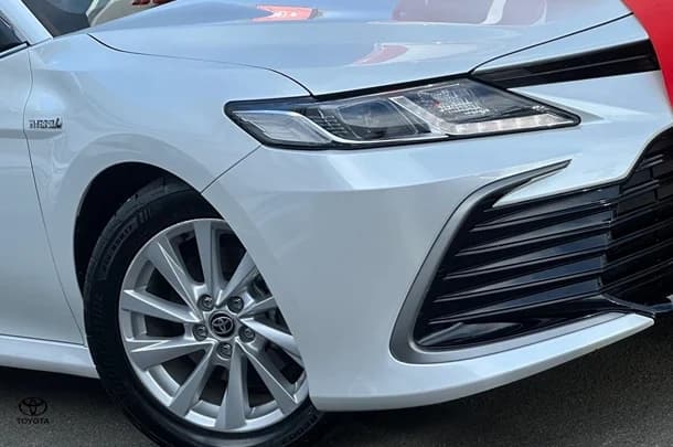 2022 Toyota Camry Hybrid Ascent image 2