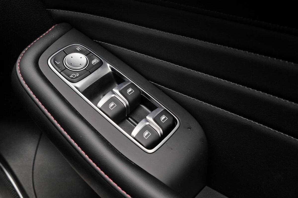 2024 MG HS Plus EV Essence Auto FWD MY23 image 16