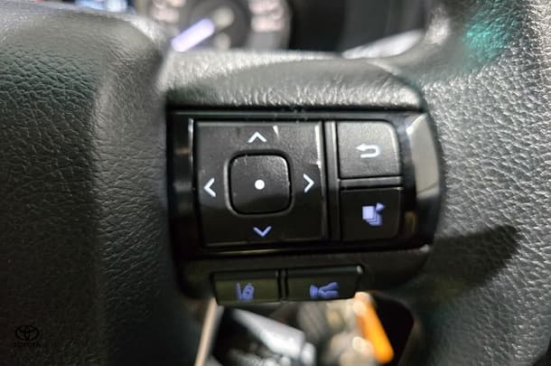 2023 Toyota Hilux SR image 19