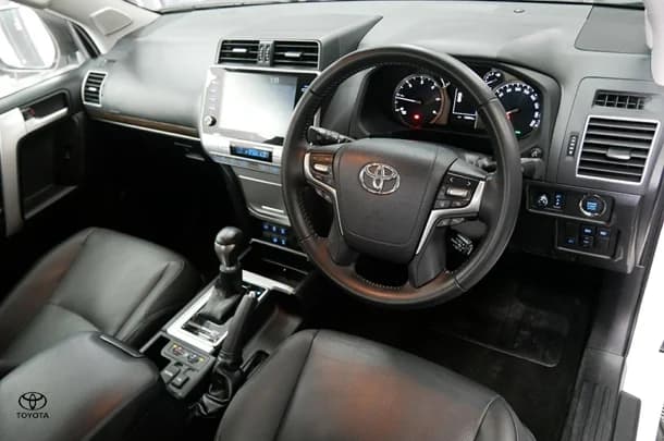 2023 Toyota Prado VX image 5