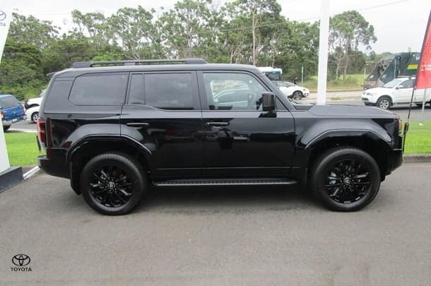 2024 Toyota Prado VX image 5