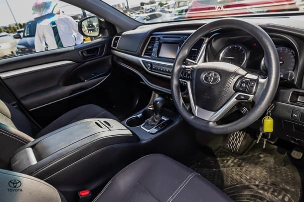 2015 Toyota KLUGER 4x2 GX image 7