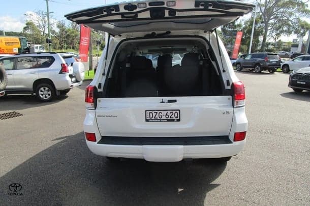 2018 Toyota Landcruiser Sahara image 8