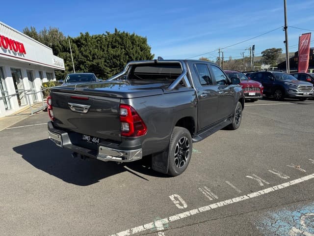 2023 Toyota Hilux SR5 image 8