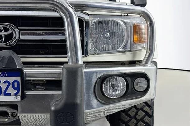2021 Toyota LANDCRUISER MILITARY GXL image 3