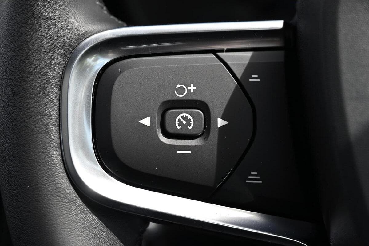 2025 Volvo XC40 Black Edition Auto AWD MY25 image 12