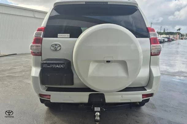 2017 Toyota Prado VX image 8