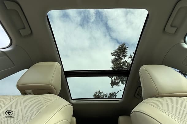 2023 Toyota Kluger 4x2 GRANDE image 12