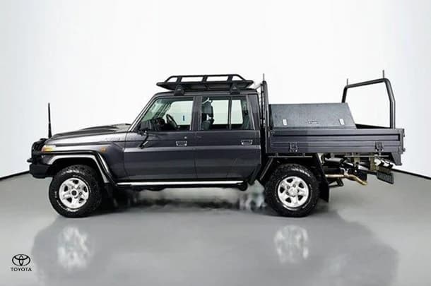 2020 Toyota LANDCRUISER MILITARY GXL image 5