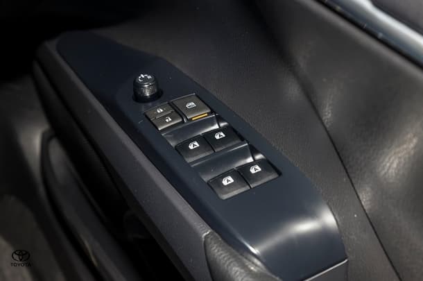 2020 Toyota CAMRY HYBRID Ascent image 18
