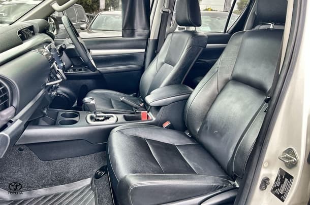 2020 Toyota Hilux SR5 image 25