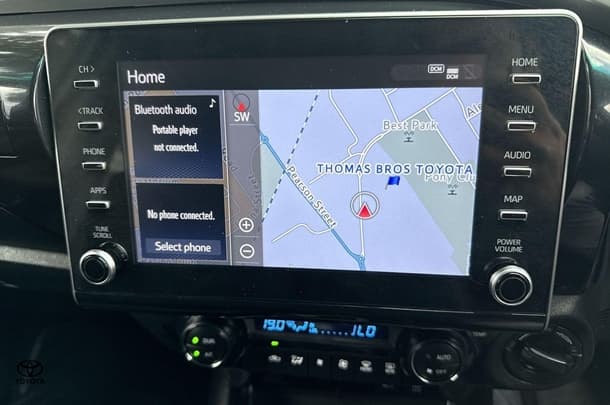 2023 Toyota Hilux SR5 image 18
