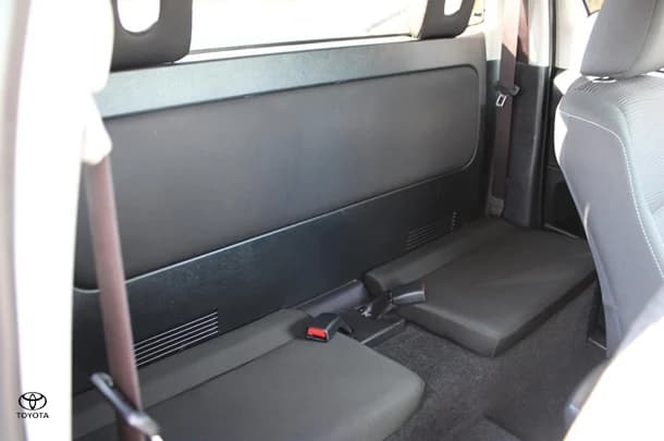 2023 Toyota Hilux 4x4 SR5 image 19