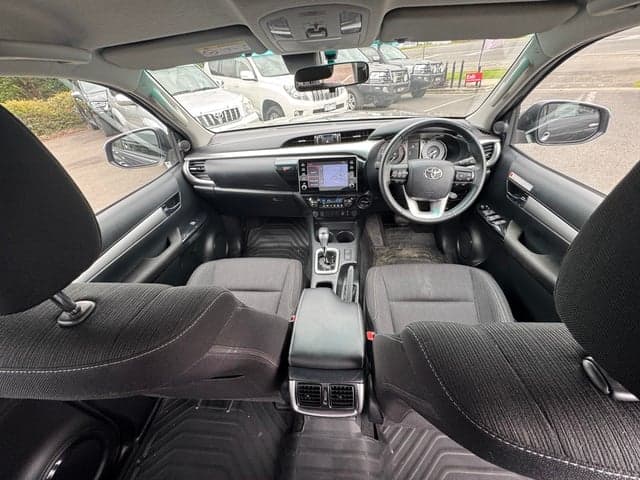 2022 Toyota Hilux SR5 image 17