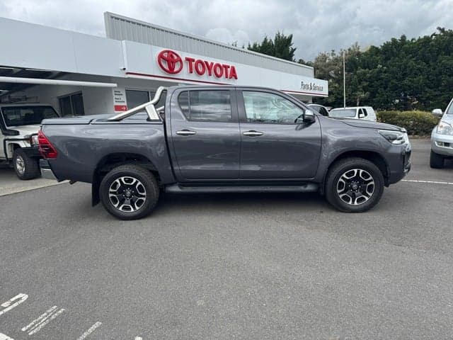 2022 Toyota Hilux SR5 image 8