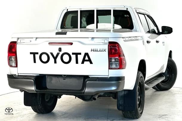 2020 Toyota Hilux SR image 8