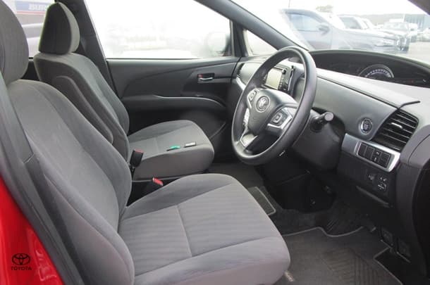 2019 Toyota Tarago GLX image 11