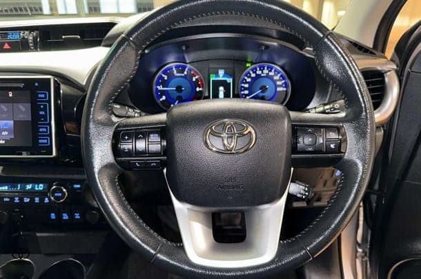 2019 Toyota Hilux SR5 image 16